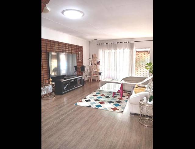 3 BEDROOM SIMPLEX FOR SALE IN DALPARK EXT 1